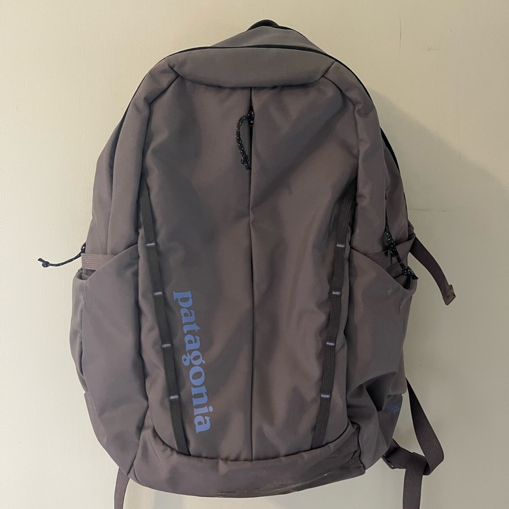 Patagonia Smokey violet refugio backpack excellent condition